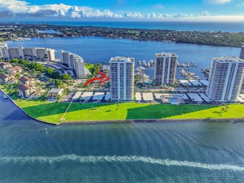 123 Lakeshore Drive