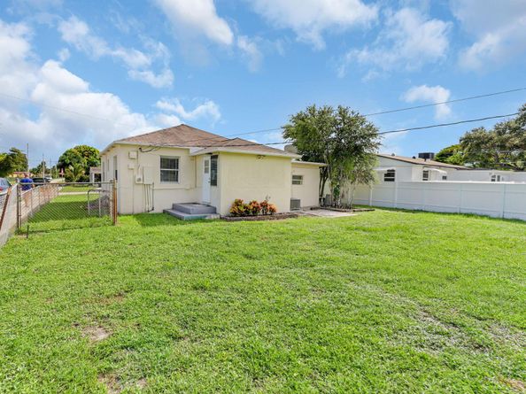 2403 Scott Street, Hollywood FL 33020
