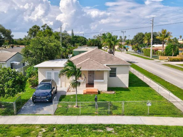 2403 Scott Street, Hollywood FL 33020