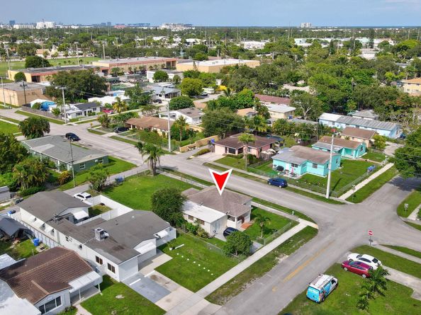 2403 Scott Street, Hollywood FL 33020