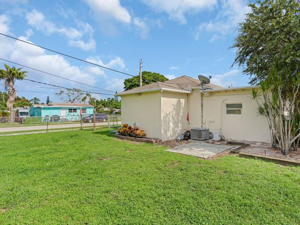 2403 Scott Street, Hollywood FL 33020