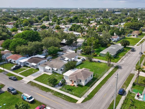2403 Scott Street, Hollywood FL 33020