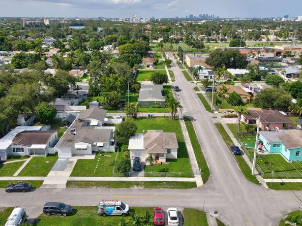 2403 Scott Street, Hollywood FL 33020