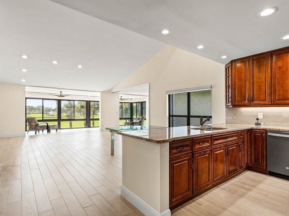7 Eastgate Drive D, Boynton Beach FL 33436