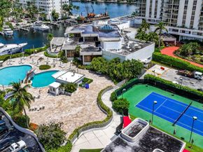 19707 Turnberry Way TS2, Aventura FL 33180