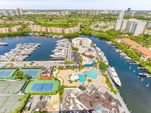 19707 Turnberry Way TS2, Aventura FL 33180