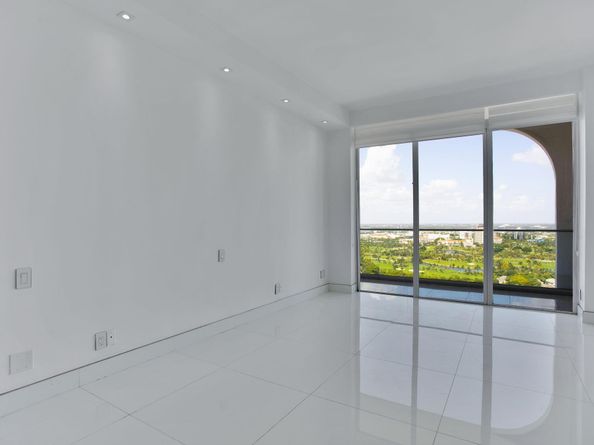 19707 Turnberry Way TS2, Aventura FL 33180