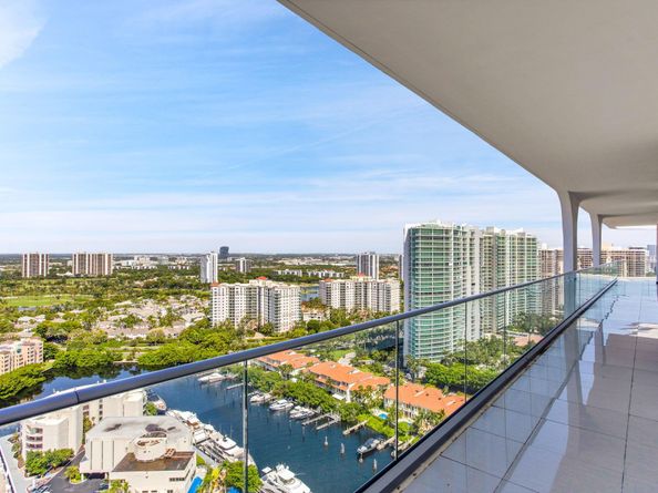 19707 Turnberry Way TS2, Aventura FL 33180