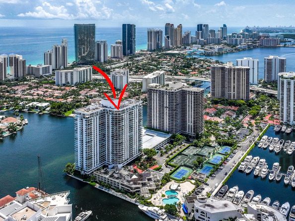 19707 Turnberry Way TS2, Aventura FL 33180