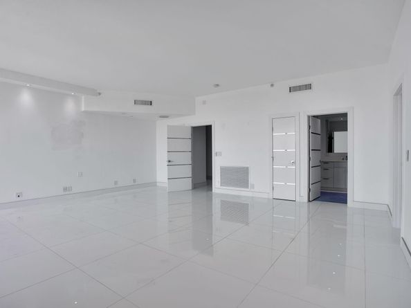 19707 Turnberry Way TS2, Aventura FL 33180