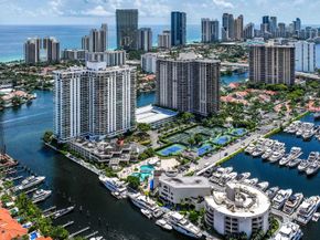 19707 Turnberry Way TS2, Aventura FL 33180