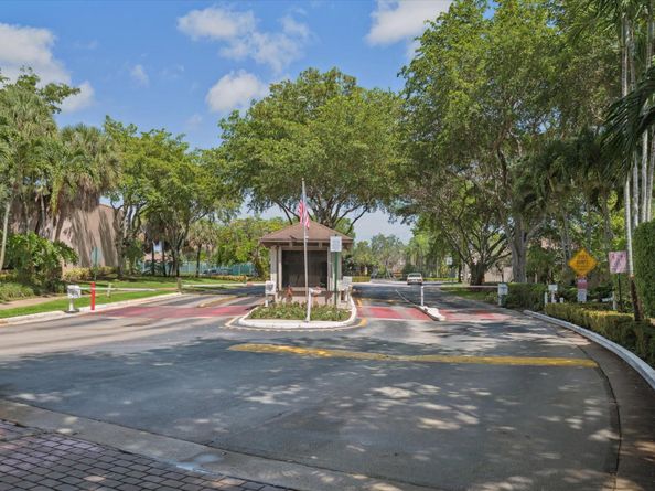 1237 NW 123rd Ter 1237, Pembroke Pines FL 33026