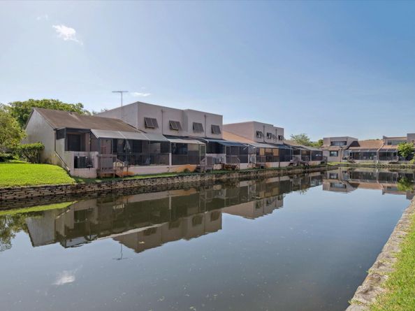 1237 NW 123rd Ter 1237, Pembroke Pines FL 33026