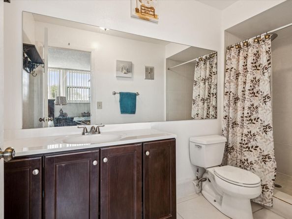 1237 NW 123rd Ter 1237, Pembroke Pines FL 33026