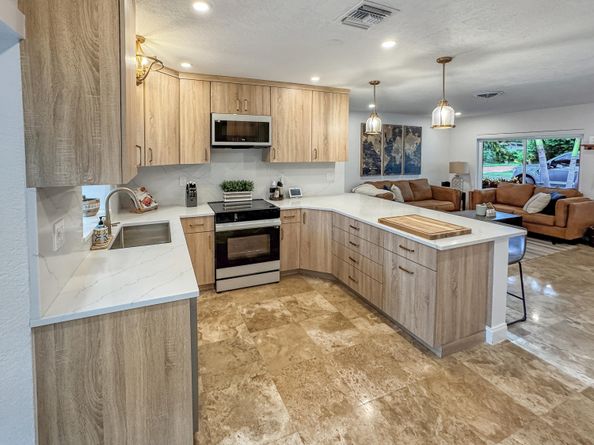 21 SE 9th Street, Pompano Beach FL 33060