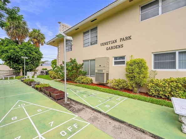 2111 NE 42nd Ct 201w, Lighthouse Point FL 33064