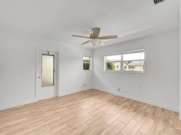 2111 NE 42nd Ct 201w, Lighthouse Point FL 33064