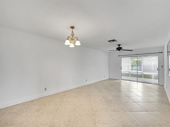 2111 NE 42nd Ct 201w, Lighthouse Point FL 33064