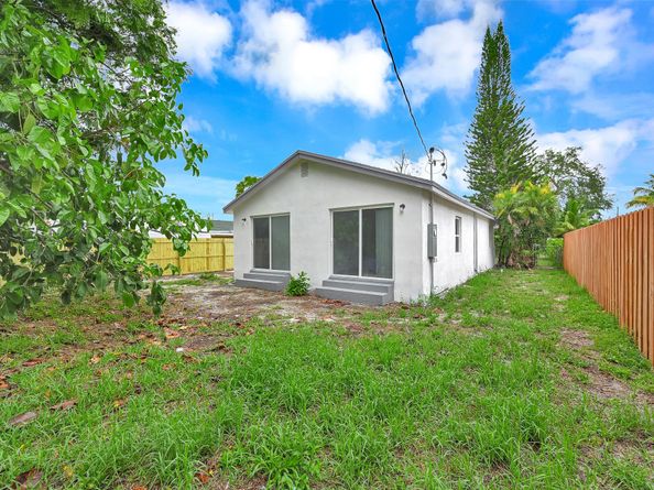 127 NE 8th St, Pompano Beach FL 33060
