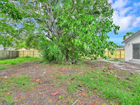 127 NE 8th St, Pompano Beach FL 33060