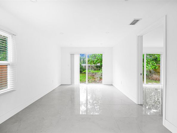 127 NE 8th St, Pompano Beach FL 33060