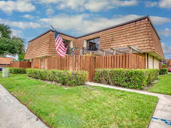 926 9th Lane, Greenacres FL 33463