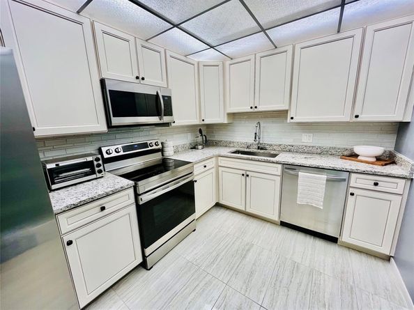 2500 Parkview Dr 619, Hallandale Beach FL 33009