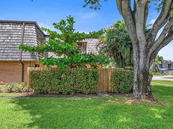 226 Lake Arbor Drive, Palm Springs FL 33461
