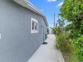 873 NW 70th Way, Margate FL 33063
