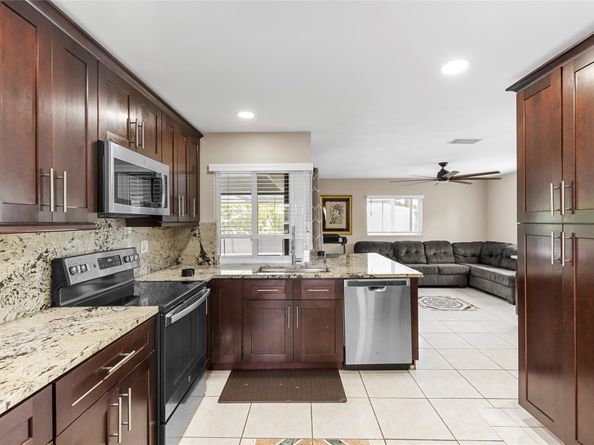 873 NW 70th Way, Margate FL 33063