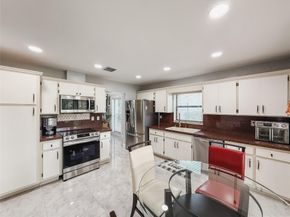 1450 Lakeview Cir, Coral Springs FL 33071