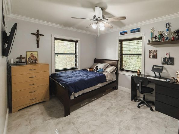 1450 Lakeview Cir, Coral Springs FL 33071