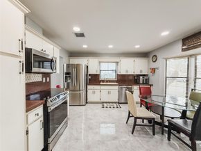 1450 Lakeview Cir, Coral Springs FL 33071