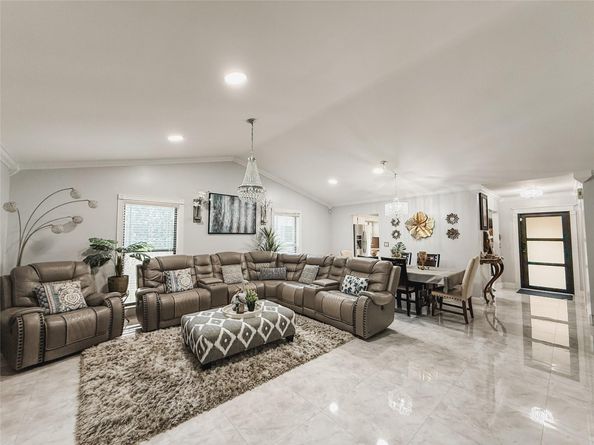 1450 Lakeview Cir, Coral Springs FL 33071