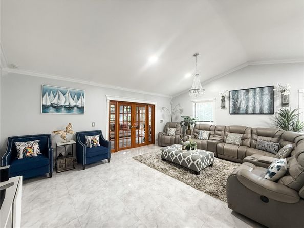 1450 Lakeview Cir, Coral Springs FL 33071