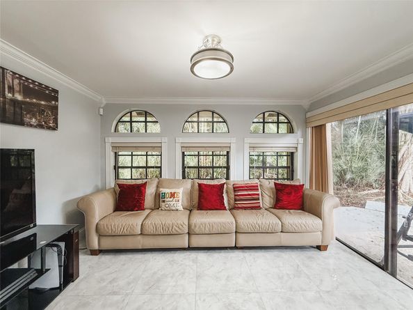 1450 Lakeview Cir, Coral Springs FL 33071