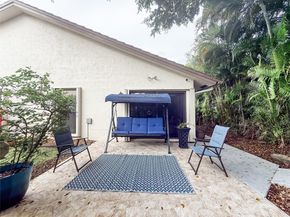 1450 Lakeview Cir, Coral Springs FL 33071