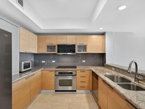 2640 Lake Shore Drive 2115, Riviera Beach FL 33404