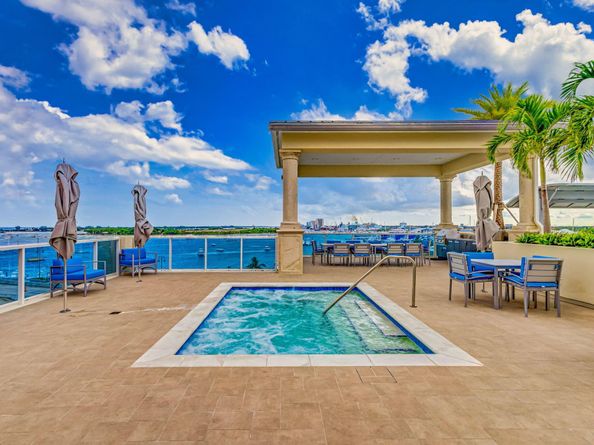 2640 Lake Shore Drive 2115, Riviera Beach FL 33404