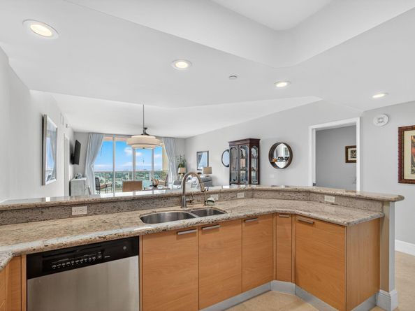 2640 Lake Shore Drive 2115, Riviera Beach FL 33404