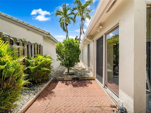 8835 Harrods Dr, Boca Raton FL 33433