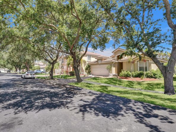 13829 NW 22nd St, Sunrise FL 33323