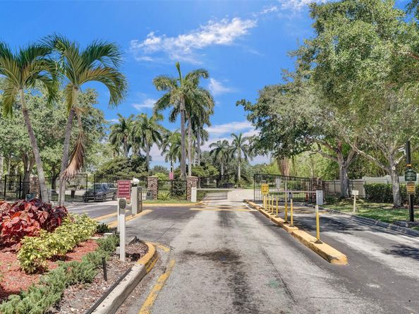 13829 NW 22nd St, Sunrise FL 33323