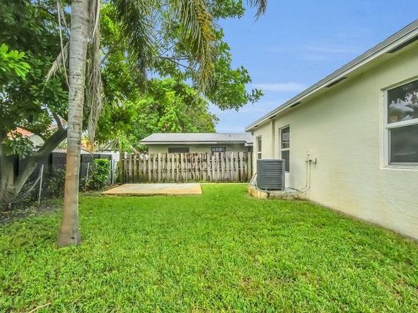 713 NW 6th St, Hallandale Beach FL 33009