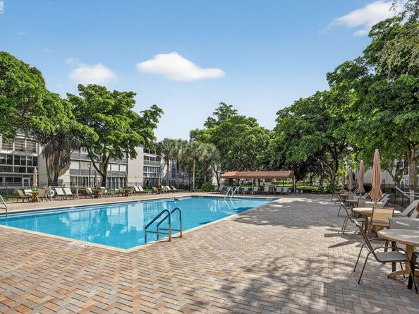 2003 Granada Dr F1, Coconut Creek FL 33066