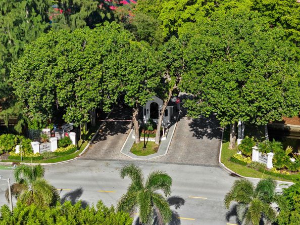 70 N Compass Dr, Fort Lauderdale FL 33308