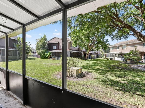 1343 Sussex Dr, North Lauderdale FL 33068