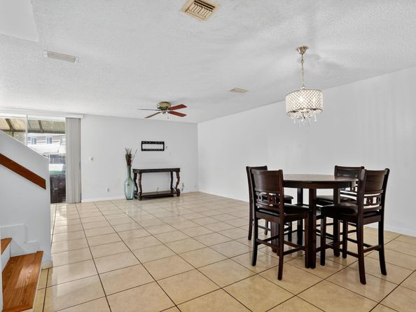 1343 Sussex Dr, North Lauderdale FL 33068
