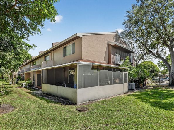 1343 Sussex Dr, North Lauderdale FL 33068