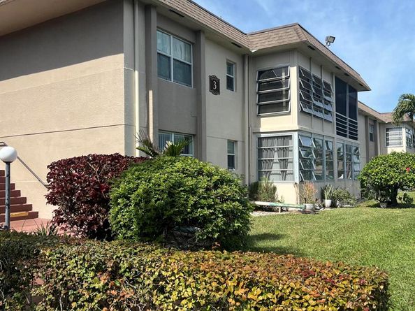 504 Davis Road 95, Palm Springs FL 33461